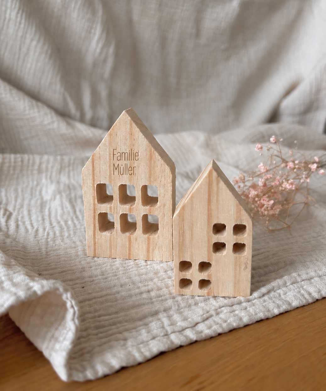 Mini Deko Häuschen aus Pinienholz, personalisiert