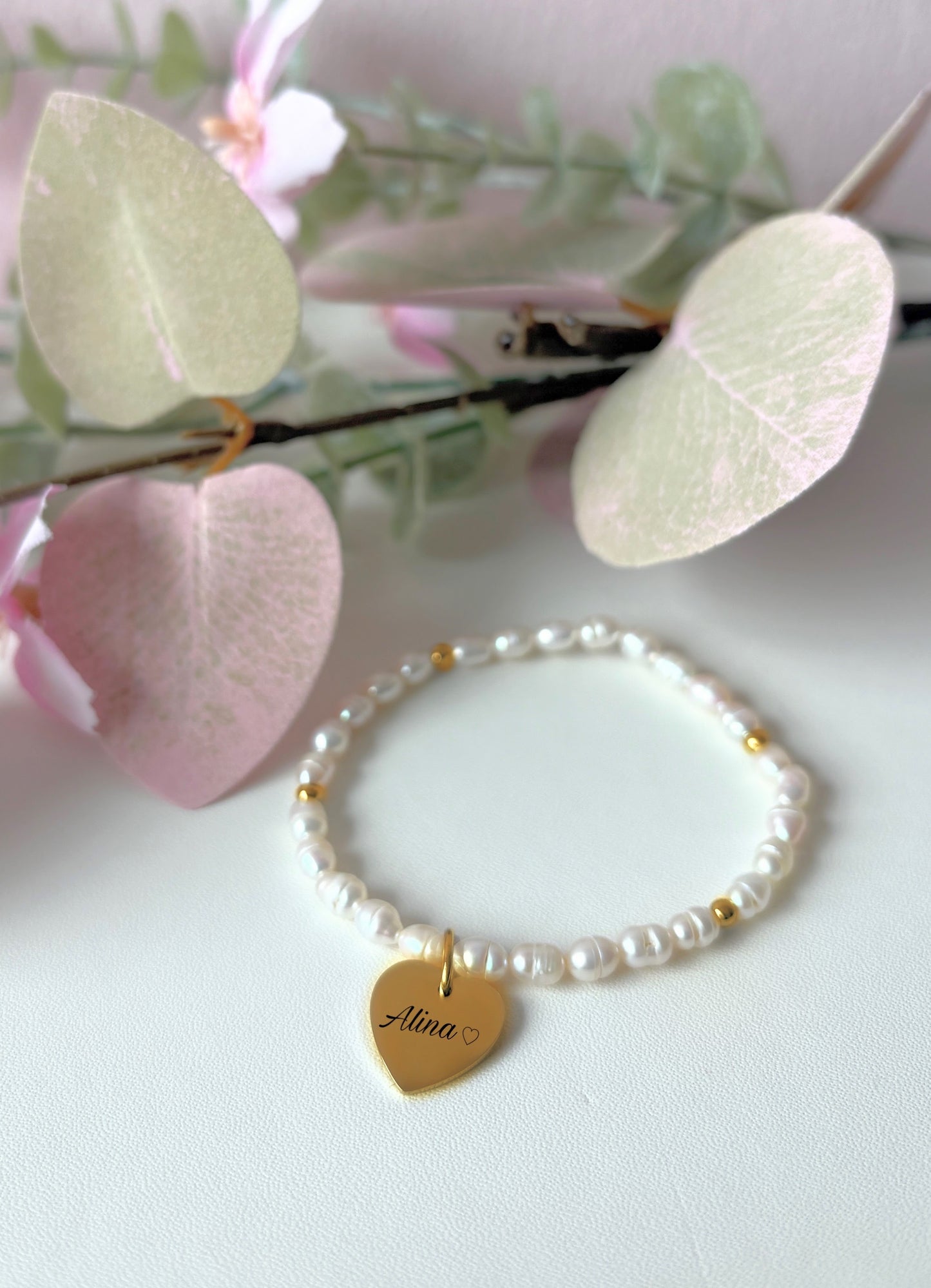 Süßwasserperlenarmband mit Herzanhänger
