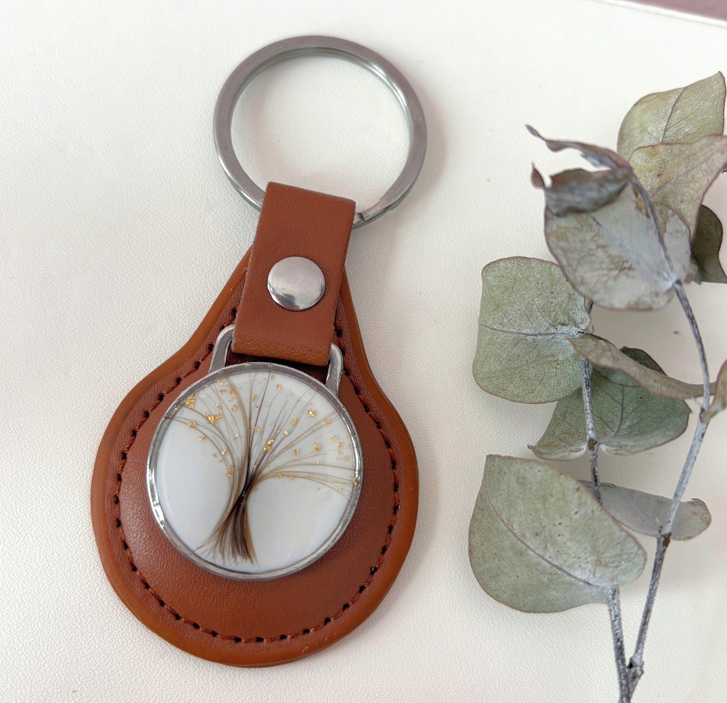 Lederschlüsselanhänger mit Haaren