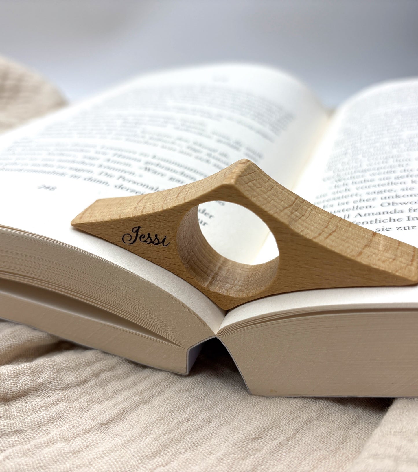 Buchseitenhalter Holz