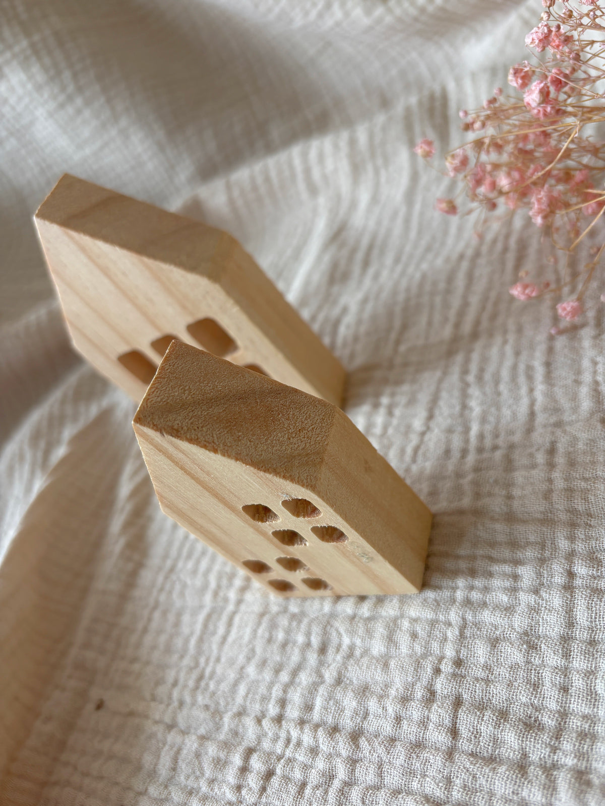 Mini Deko Häuschen aus Pinienholz, personalisiert