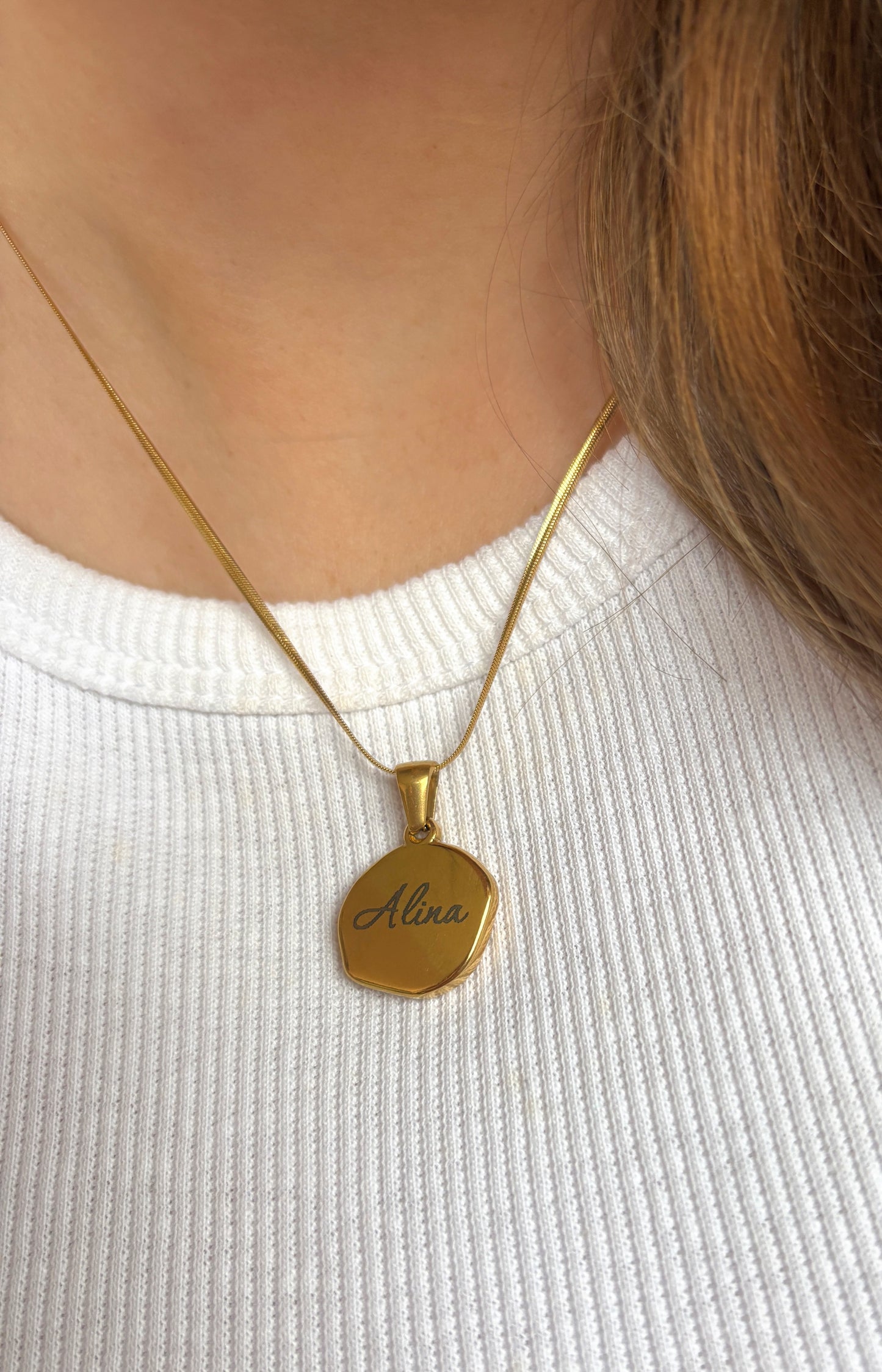 Halskette mit einem Handabdruck