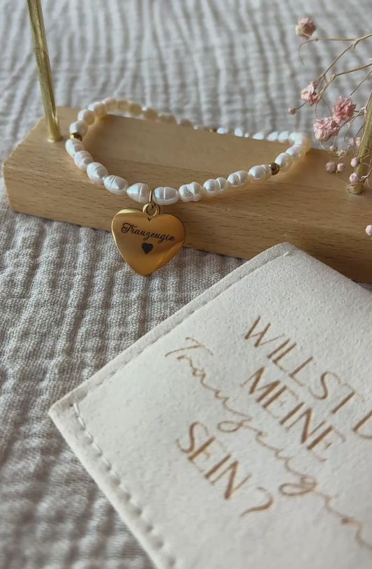 Trauzeugin Süßwasserperlenarmband mit Herzanhänger und Beutel
